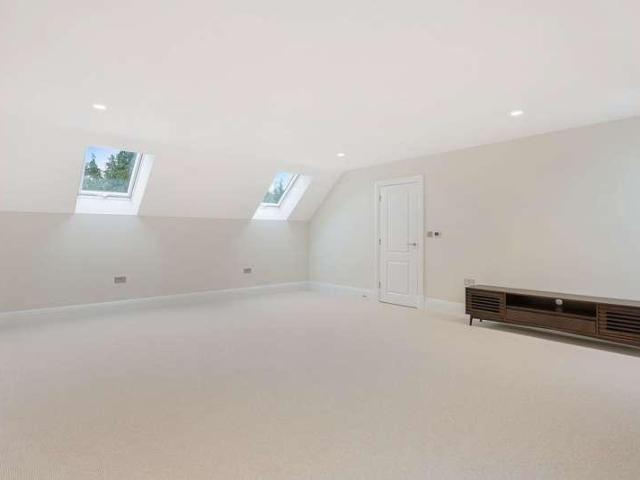 6 bed house for sale