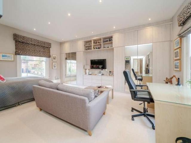 6 bed house for sale