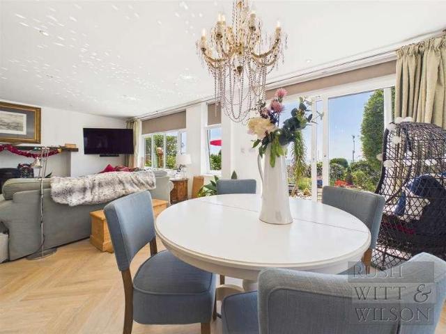 6 bed house for sale