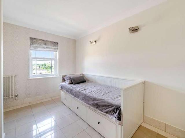 6 bed house for sale