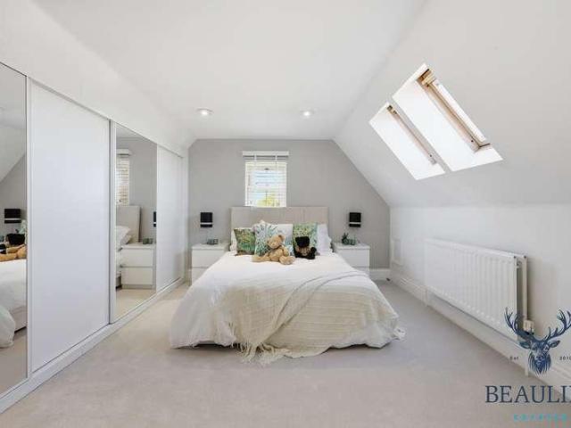 6 bed house for sale