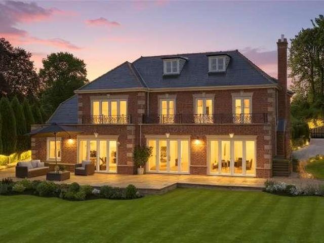 6 bed house for sale