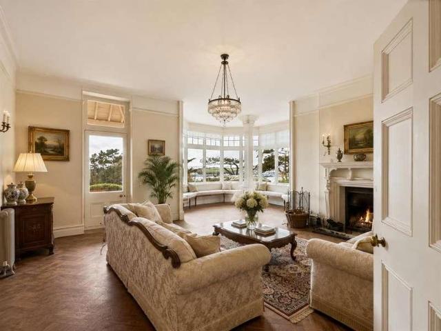 6 bed house for sale