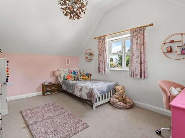 6 bed house for sale