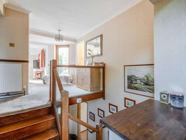 6 bed house for sale