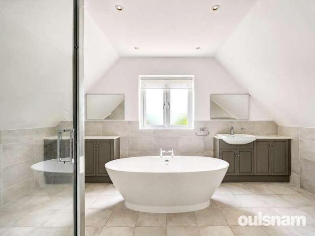 6 bed house for sale