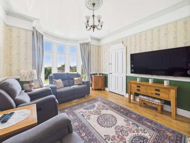 6 bed house for sale