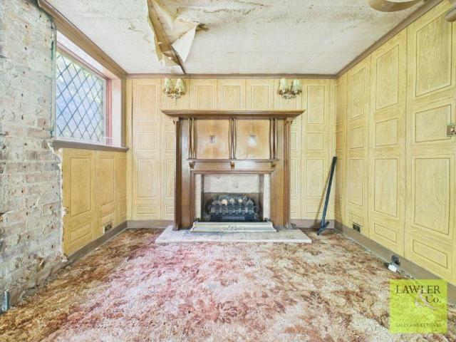 6 bed house for sale