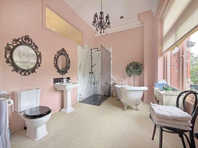 6 bed house for sale