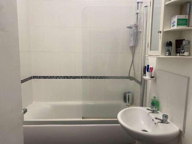 6 bed house for sale