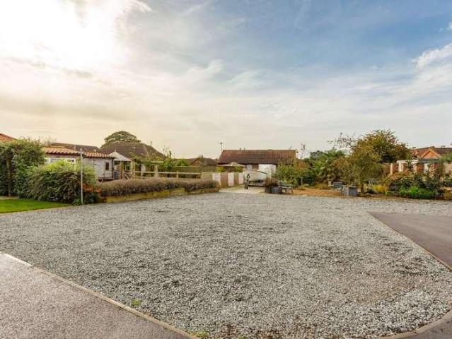 6 bed house for sale