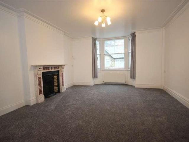 6 bed house for sale