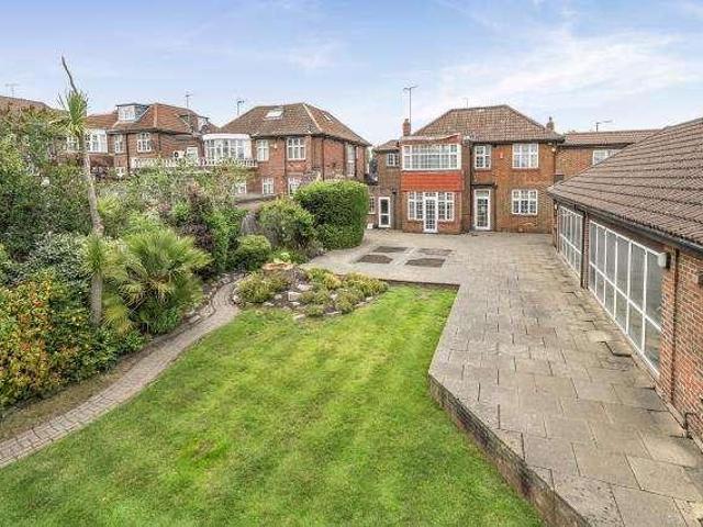 6 bed house for sale