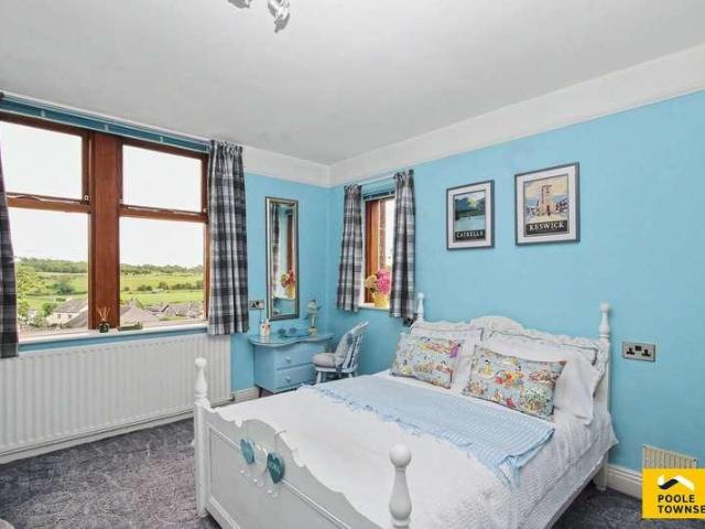 5 bed house for sale
