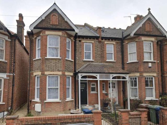 6 bed house for sale