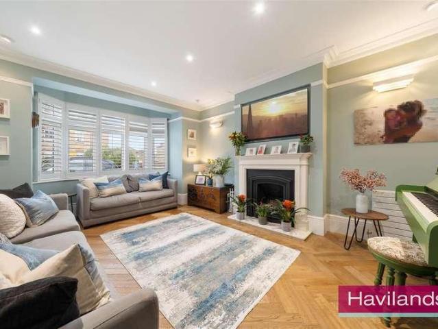 6 bed house for sale