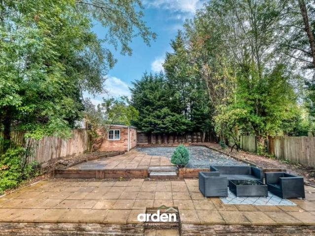 6 bed house for sale