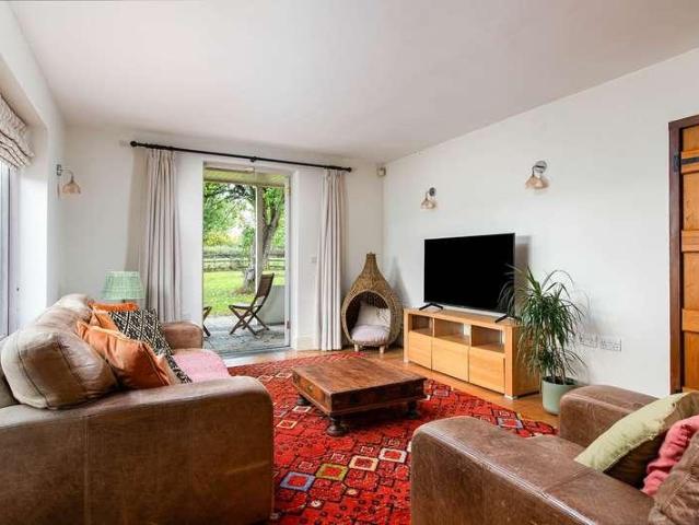 6 bed house for sale
