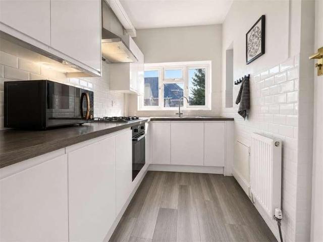 6 bed house for sale