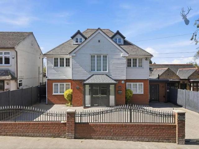 6 bed house for sale