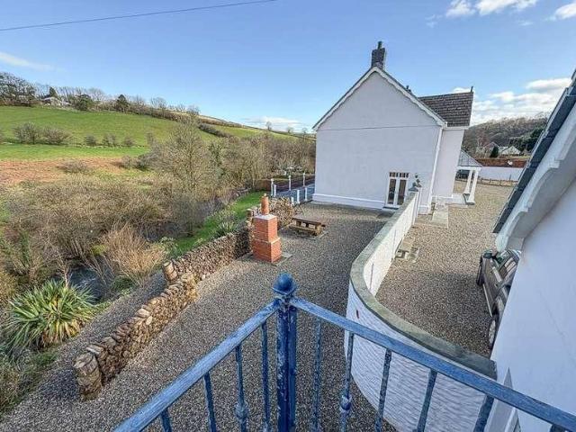 6 bed house for sale