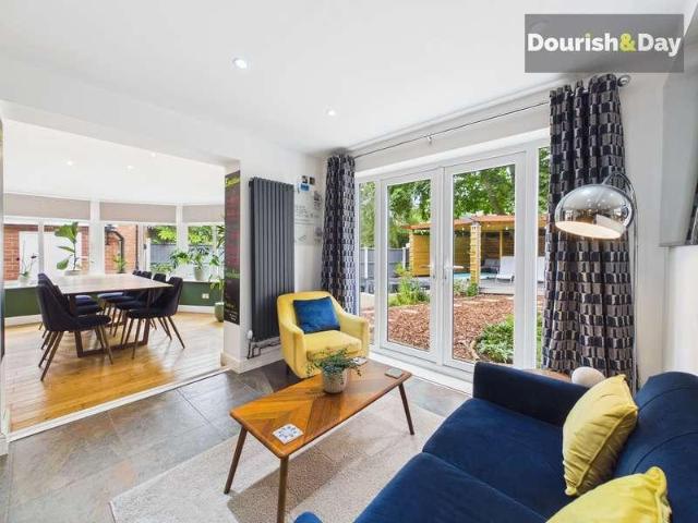 6 bed house for sale