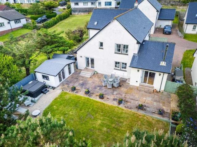 5 bed house for sale