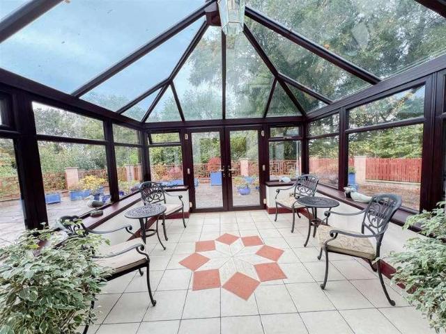 6 bed house for sale