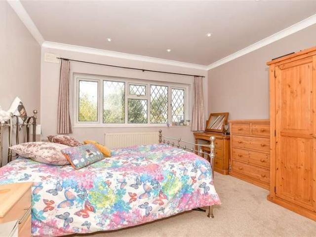 6 bed house for sale