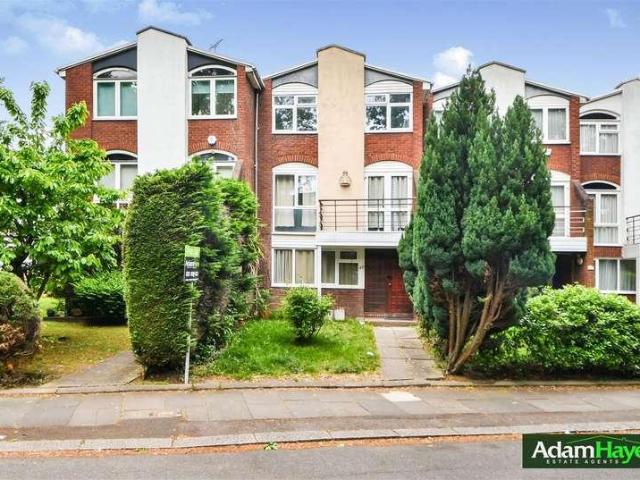 5 bed house for sale