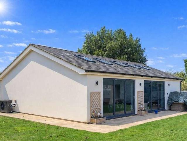 6 bed house for sale