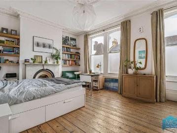 6 bed house for sale