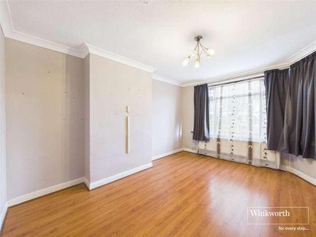 6 bed house for sale