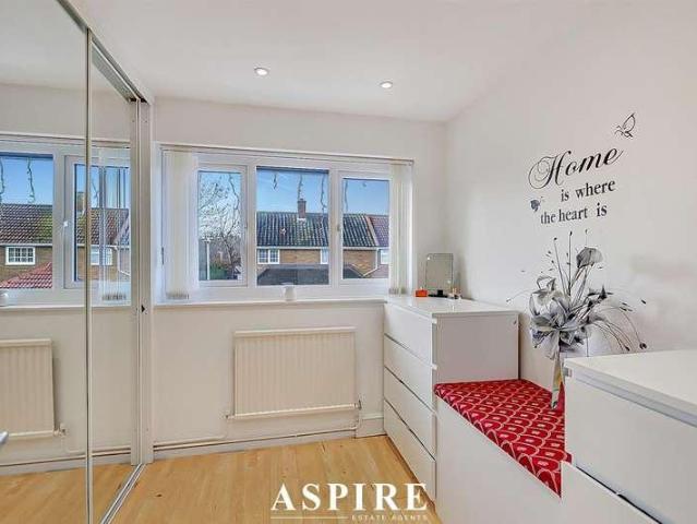 6 bed house for sale