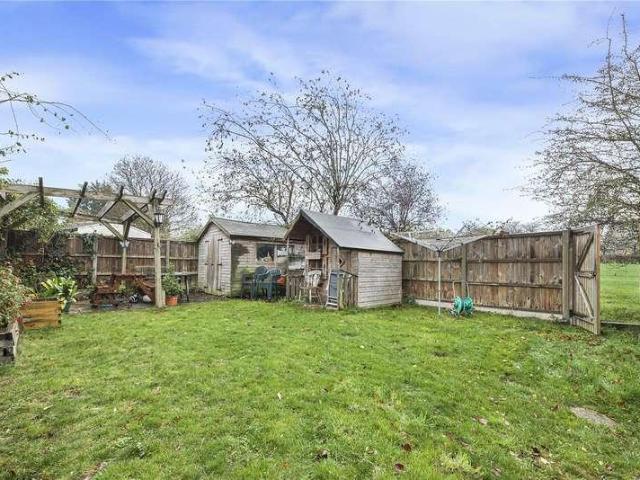 6 bed house for sale