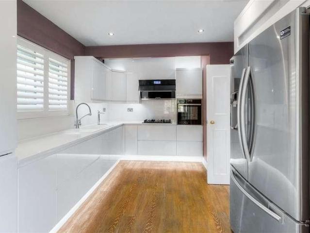 6 bed house for sale