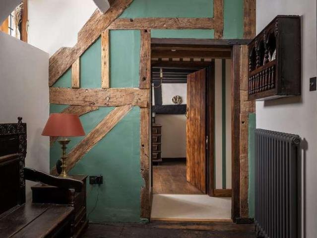 6 bed house for sale