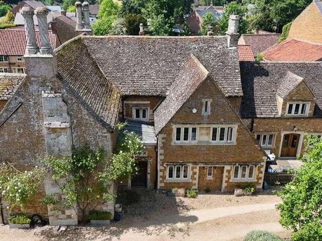 6 bed house for sale