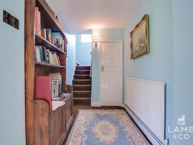 6 bed house for sale