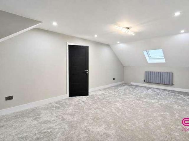 6 bed house for sale