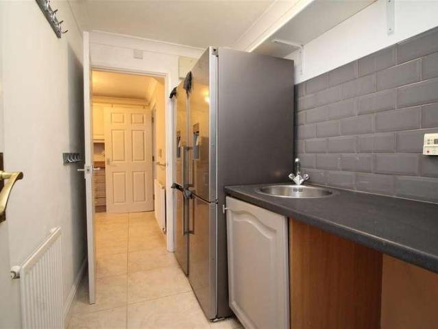 6 bed house for sale