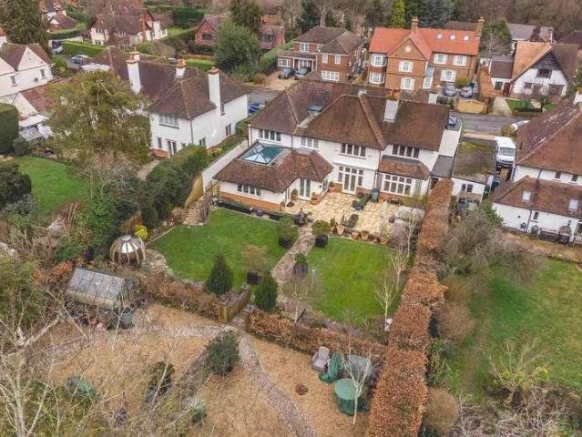 6 bed house for sale