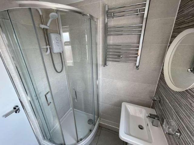 6 bed house for sale
