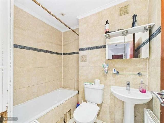 6 bed house for sale