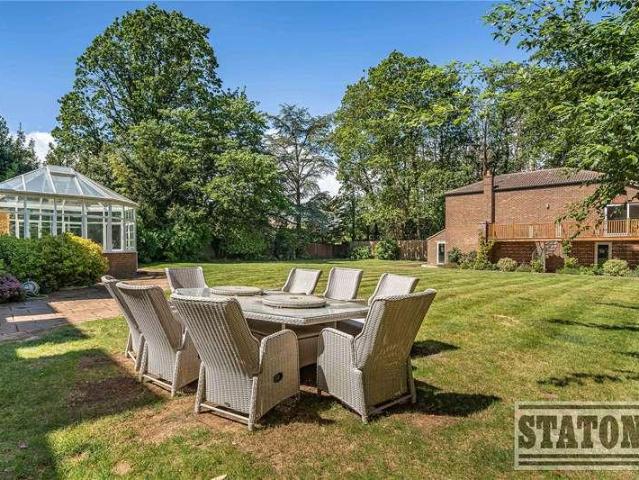 6 bed house for sale