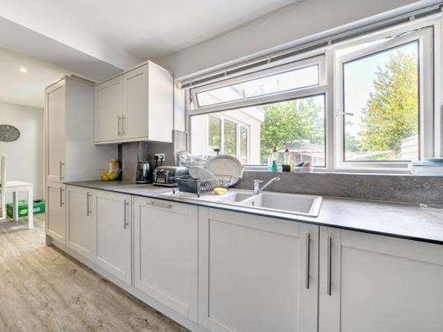 6 bed house for sale