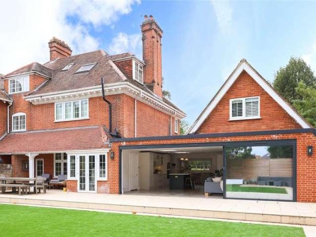 6 bed house for sale
