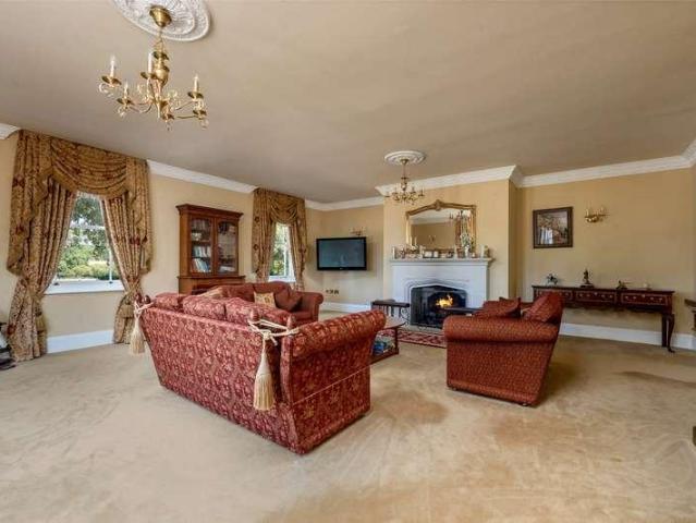 6 bed house for sale