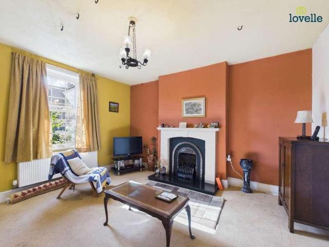 6 bed house for sale