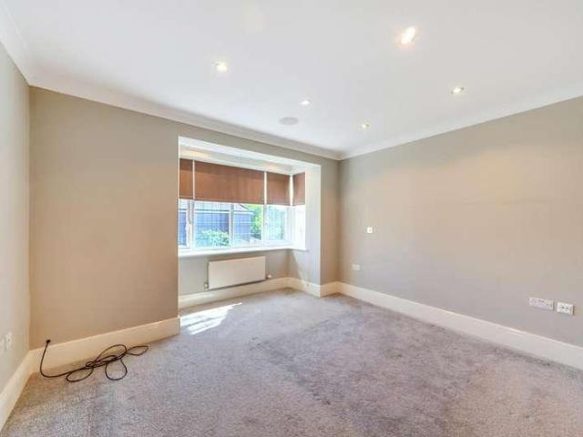 6 bed house for sale